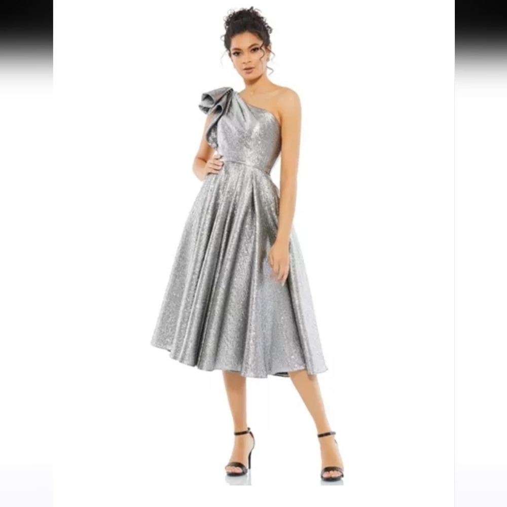 NWT Mac Duggal Silver Metallic Ruffled One Shoulder Fit & Flare Dress Size 2